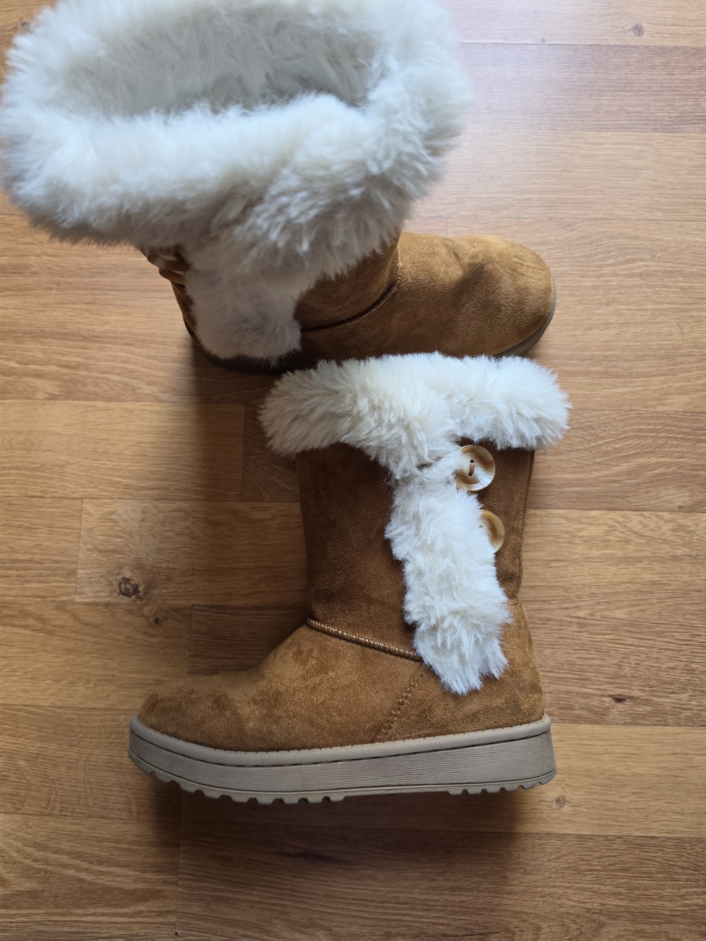 SO Kids Tan Suede Winter Boots with Cream Faux Fur Trim